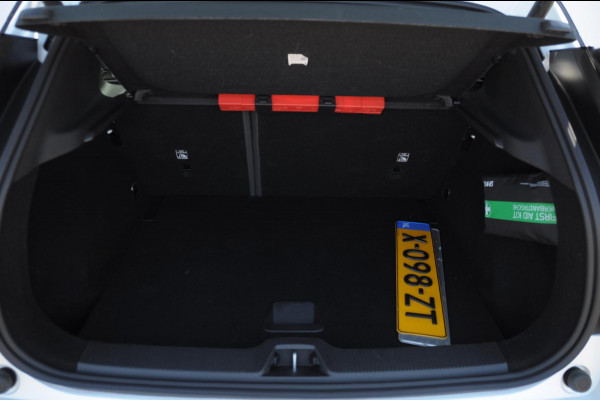 Volvo EX30 272PK Automaat Single Ext. Range Ultra 69 kWh Trekhaak / Adaptieve cruise control/ Panoramadak/ BLIS/ Parkeersensoren met 360 camera / Getint Glas / Stoel en stuurwielverwarming / Elektrische stoelen / Apple carplay / Elektrische achterklep / Keyless entry