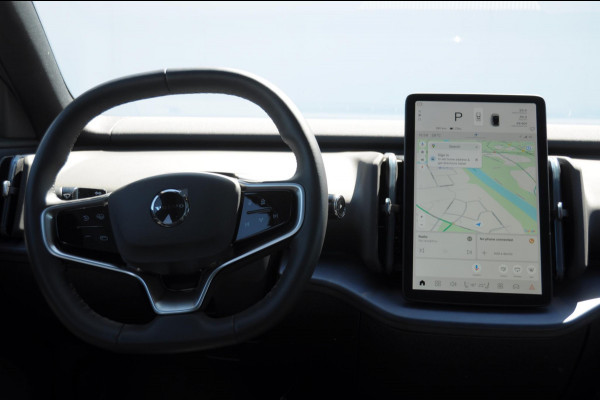 Volvo EX30 272PK Automaat Single Ext. Range Ultra 69 kWh Trekhaak / Adaptieve cruise control/ Panoramadak/ BLIS/ Parkeersensoren met 360 camera / Getint Glas / Stoel en stuurwielverwarming / Elektrische stoelen / Apple carplay / Elektrische achterklep / Keyless entry