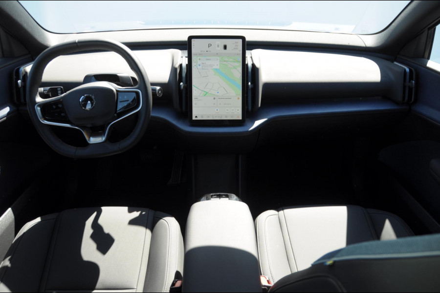 Volvo EX30 272PK Automaat Single Ext. Range Ultra 69 kWh Trekhaak / Adaptieve cruise control/ Panoramadak/ BLIS/ Parkeersensoren met 360 camera / Getint Glas / Stoel en stuurwielverwarming / Elektrische stoelen / Apple carplay / Elektrische achterklep / Keyless entry