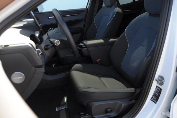 Volvo EX30 272PK Automaat Single Ext. Range Ultra 69 kWh Trekhaak / Adaptieve cruise control/ Panoramadak/ BLIS/ Parkeersensoren met 360 camera / Getint Glas / Stoel en stuurwielverwarming / Elektrische stoelen / Apple carplay / Elektrische achterklep / Keyless entry