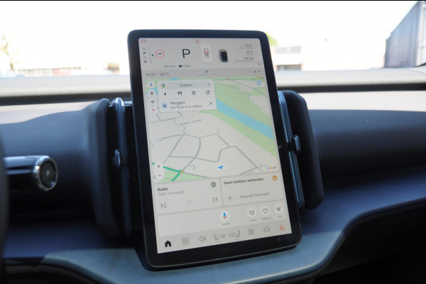 Volvo EX30 272PK Automaat Single Ext. Range Ultra 69 kWh Trekhaak / Adaptieve cruise control/ Panoramadak/ BLIS/ Parkeersensoren met 360 camera / Getint Glas / Stoel en stuurwielverwarming / Elektrische stoelen / Apple carplay / Elektrische achterklep / Keyless entry