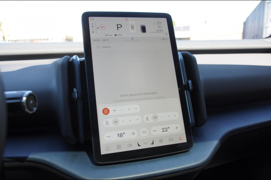 Volvo EX30 272PK Automaat Single Ext. Range Ultra 69 kWh Trekhaak / Adaptieve cruise control/ Panoramadak/ BLIS/ Parkeersensoren met 360 camera / Getint Glas / Stoel en stuurwielverwarming / Elektrische stoelen / Apple carplay / Elektrische achterklep / Keyless entry