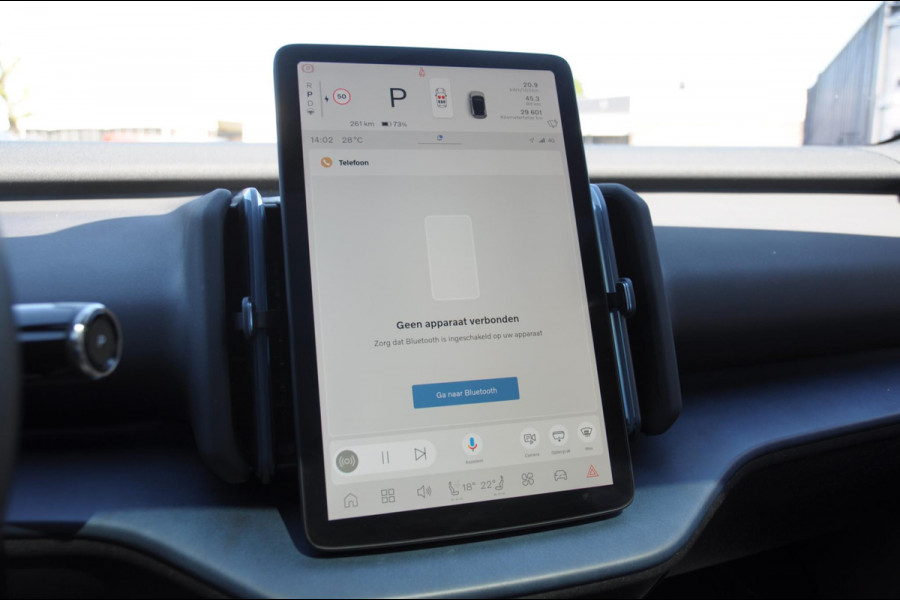 Volvo EX30 272PK Automaat Single Ext. Range Ultra 69 kWh Trekhaak / Adaptieve cruise control/ Panoramadak/ BLIS/ Parkeersensoren met 360 camera / Getint Glas / Stoel en stuurwielverwarming / Elektrische stoelen / Apple carplay / Elektrische achterklep / Keyless entry