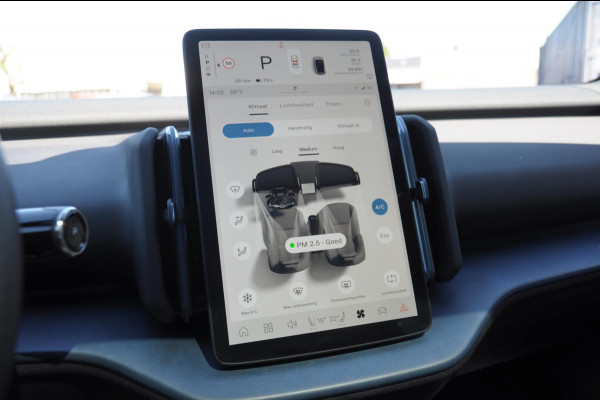 Volvo EX30 272PK Automaat Single Ext. Range Ultra 69 kWh Trekhaak / Adaptieve cruise control/ Panoramadak/ BLIS/ Parkeersensoren met 360 camera / Getint Glas / Stoel en stuurwielverwarming / Elektrische stoelen / Apple carplay / Elektrische achterklep / Keyless entry