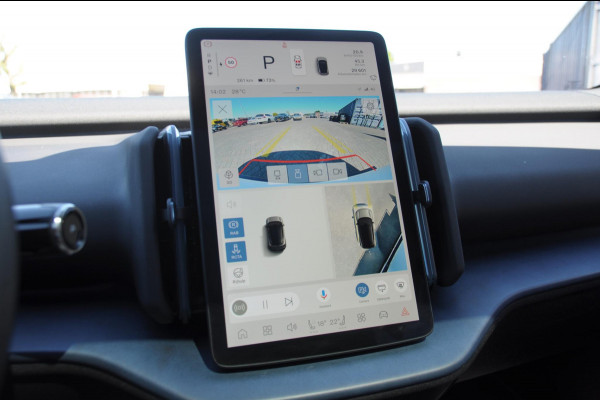 Volvo EX30 272PK Automaat Single Ext. Range Ultra 69 kWh Trekhaak / Adaptieve cruise control/ Panoramadak/ BLIS/ Parkeersensoren met 360 camera / Getint Glas / Stoel en stuurwielverwarming / Elektrische stoelen / Apple carplay / Elektrische achterklep / Keyless entry