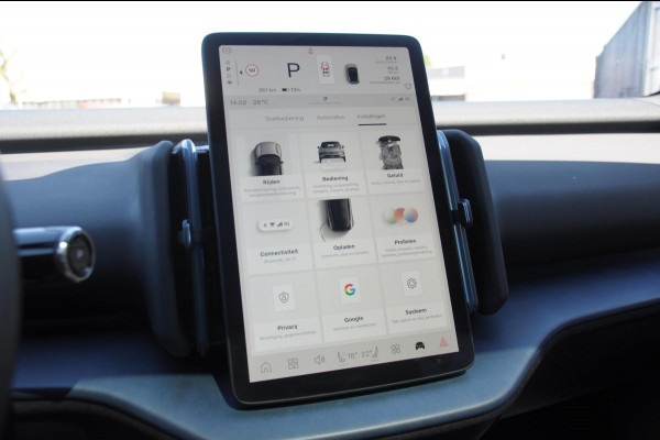 Volvo EX30 272PK Automaat Single Ext. Range Ultra 69 kWh Trekhaak / Adaptieve cruise control/ Panoramadak/ BLIS/ Parkeersensoren met 360 camera / Getint Glas / Stoel en stuurwielverwarming / Elektrische stoelen / Apple carplay / Elektrische achterklep / Keyless entry