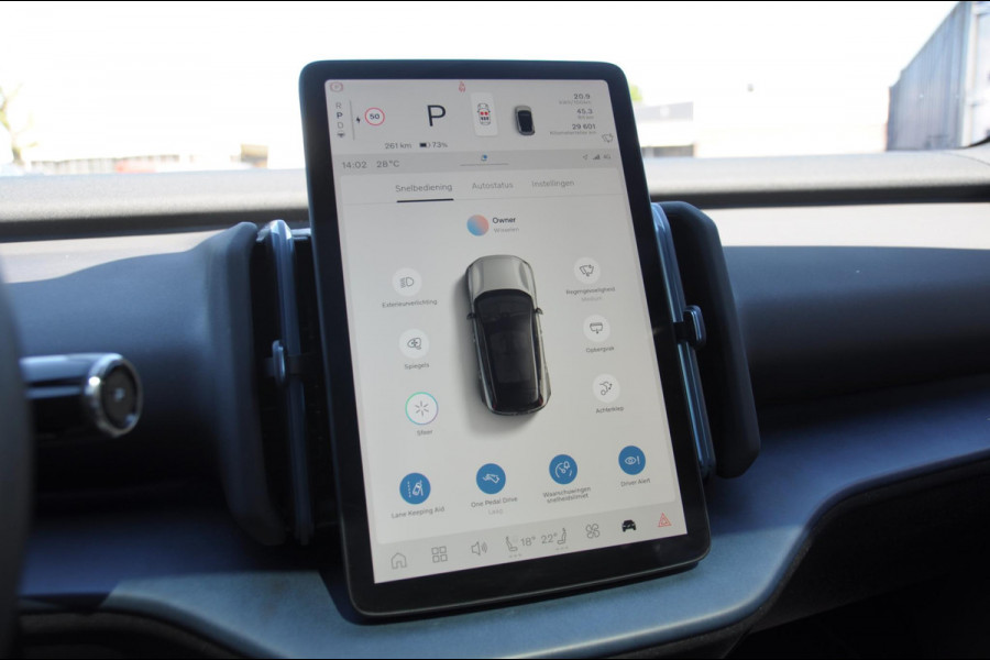 Volvo EX30 272PK Automaat Single Ext. Range Ultra 69 kWh Trekhaak / Adaptieve cruise control/ Panoramadak/ BLIS/ Parkeersensoren met 360 camera / Getint Glas / Stoel en stuurwielverwarming / Elektrische stoelen / Apple carplay / Elektrische achterklep / Keyless entry