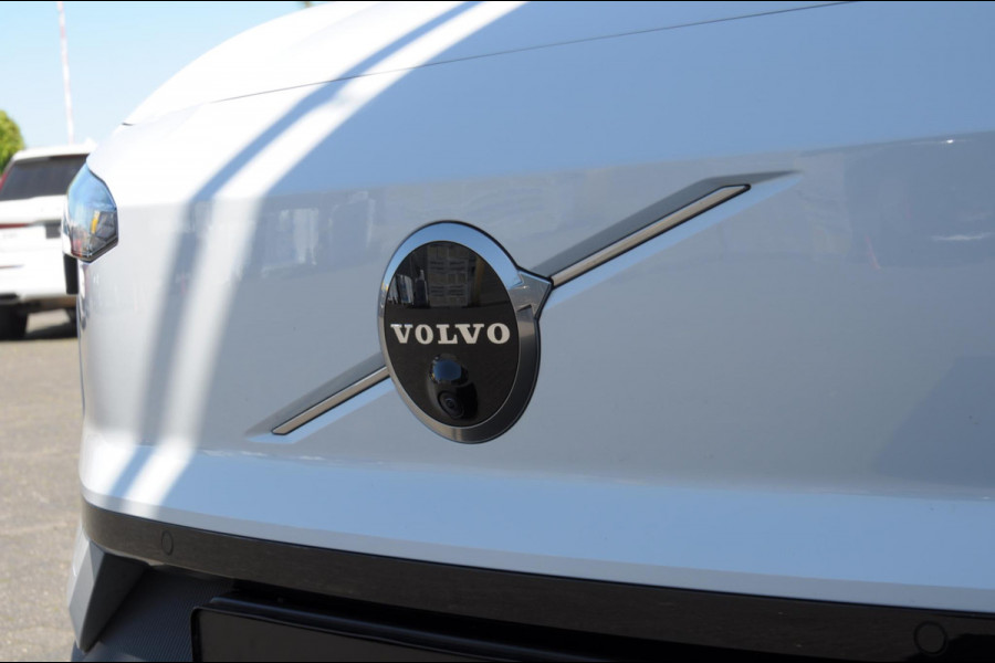 Volvo EX30 272PK Automaat Single Ext. Range Ultra 69 kWh Trekhaak / Adaptieve cruise control/ Panoramadak/ BLIS/ Parkeersensoren met 360 camera / Getint Glas / Stoel en stuurwielverwarming / Elektrische stoelen / Apple carplay / Elektrische achterklep / Keyless entry