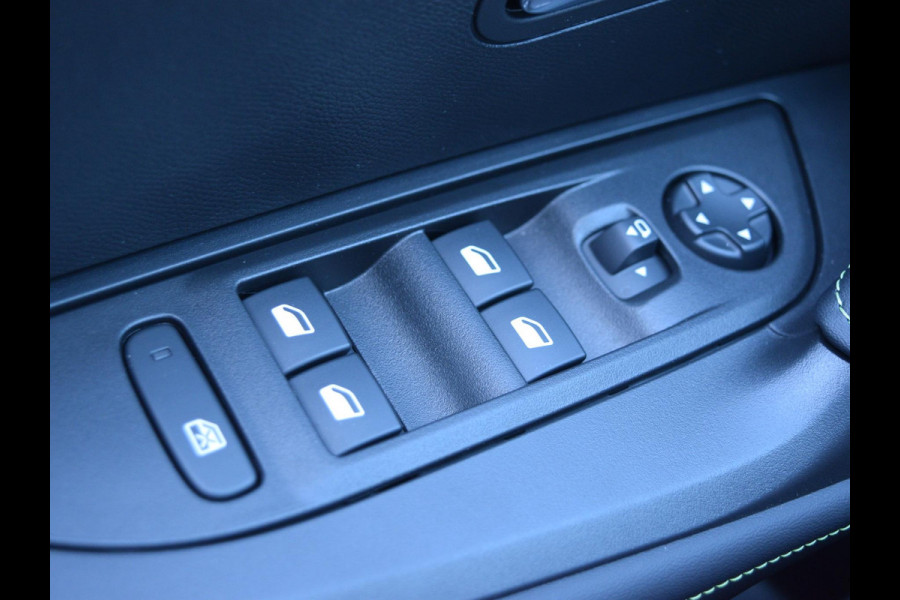 Peugeot e-2008 EV GT Avantage 54 kWh | TOT 8 JAAR GARANTIE | WARMTEPOMP | MASSAGESTOEL | STOELVERWARMING | 4.656 KM