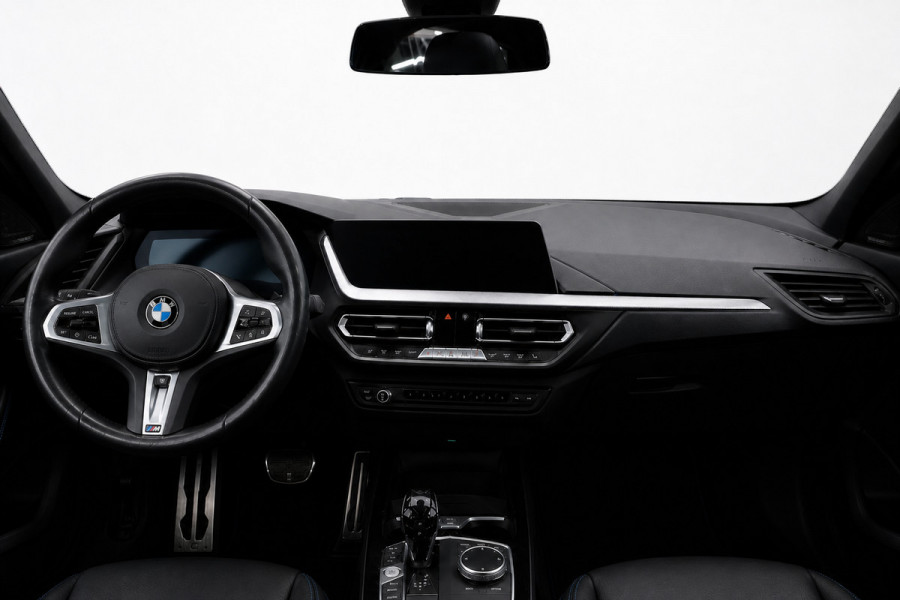 BMW 1-serie 120i M-SPORT 178+PK LED+XENON/HUD/VIRTUAL/SFEER/PANORAMADAK/HALF LEDER+S.VERWARMING/LMV/CRUISE/ECC/12 MDN GARANTIE!