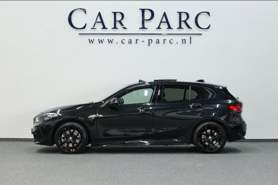BMW 1-serie 120i M-SPORT 178+PK LED+XENON/HUD/VIRTUAL/SFEER/PANORAMADAK/HALF LEDER+S.VERWARMING/LMV/CRUISE/ECC/12 MDN GARANTIE!