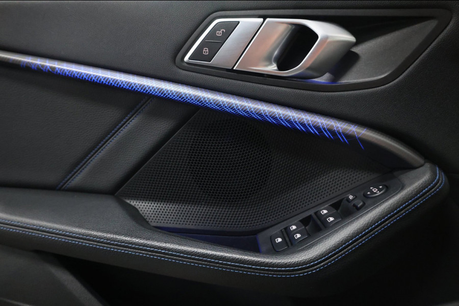 BMW 1-serie 120i M-SPORT 178+PK LED+XENON/HUD/VIRTUAL/SFEER/PANORAMADAK/HALF LEDER+S.VERWARMING/LMV/CRUISE/ECC/12 MDN GARANTIE!