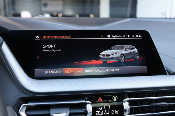 BMW 1-serie 120i M-SPORT 178+PK LED+XENON/HUD/VIRTUAL/SFEER/PANORAMADAK/HALF LEDER+S.VERWARMING/LMV/CRUISE/ECC/12 MDN GARANTIE!