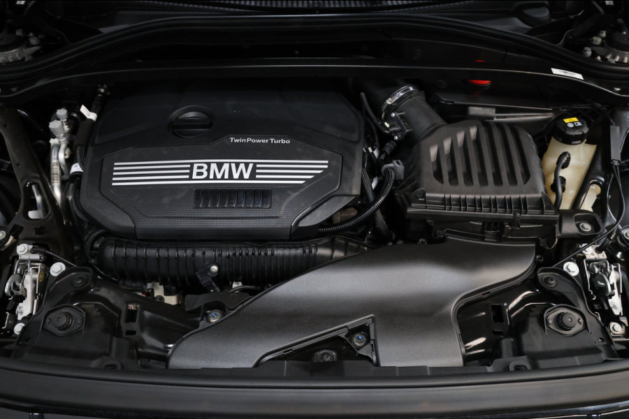 BMW 1-serie 120i M-SPORT 178+PK LED+XENON/HUD/VIRTUAL/SFEER/PANORAMADAK/HALF LEDER+S.VERWARMING/LMV/CRUISE/ECC/12 MDN GARANTIE!