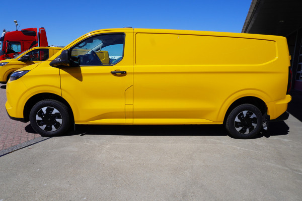 Ford E-Transit Cust. 320 L2H1 136PK Trend 65 kWh Automaat Airco | Cruise | Camera | Apple CP| Trekhaak 8 STUKS