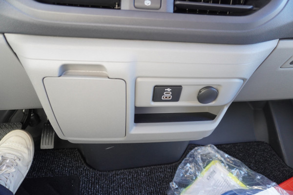 Ford E-Transit Cust. 320 L2H1 136PK Trend 65 kWh Automaat Airco | Cruise | Camera | Apple CP| Trekhaak 8 STUKS