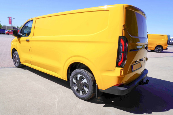 Ford E-Transit Cust. 320 L2H1 136PK Trend 65 kWh Automaat Airco | Cruise | Camera | Apple CP| Trekhaak 8 STUKS