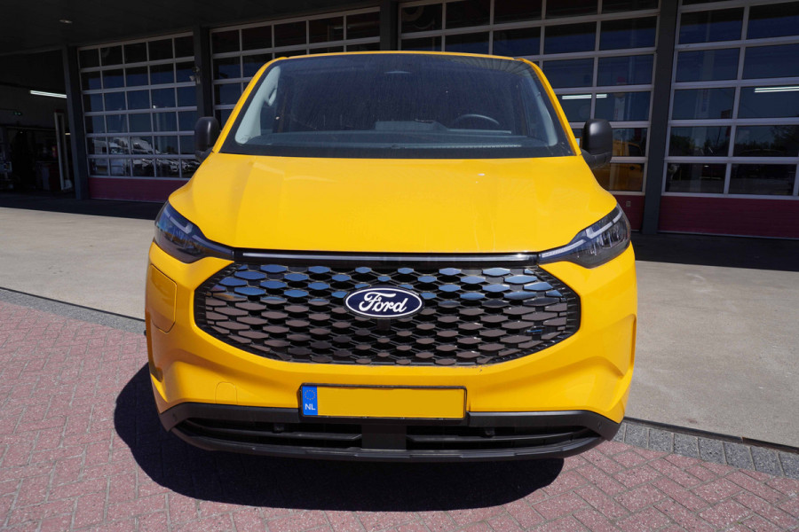 Ford E-Transit Cust. 320 L2H1 136PK Trend 65 kWh Automaat Airco | Cruise | Camera | Apple CP| Trekhaak 8 STUKS
