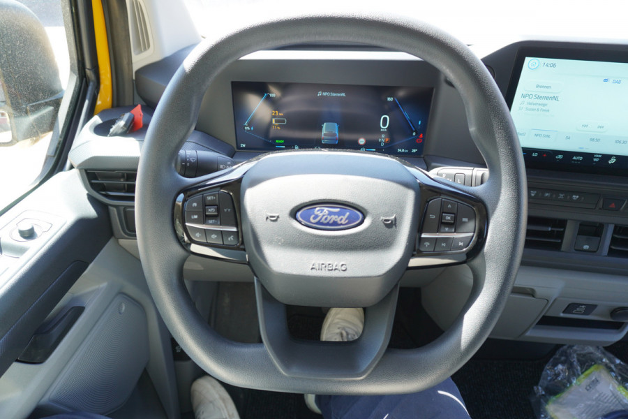 Ford E-Transit Cust. 320 L2H1 136PK Trend 65 kWh Automaat Airco | Cruise | Camera | Apple CP| Trekhaak 8 STUKS