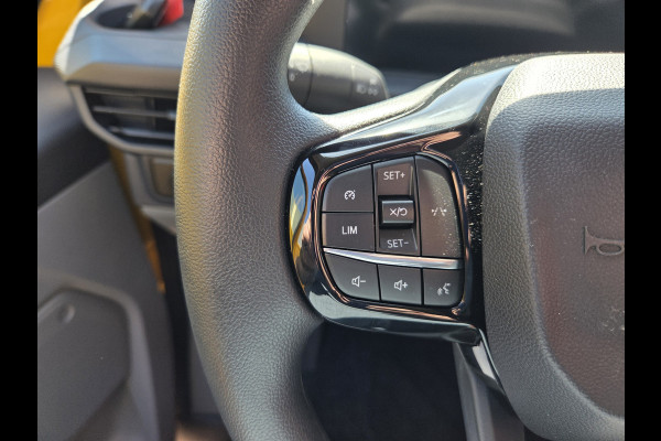 Ford E-Transit Cust. 320 L2H1 136PK Trend 65 kWh Automaat Airco | Cruise | Camera | Apple CP| Trekhaak 8 STUKS