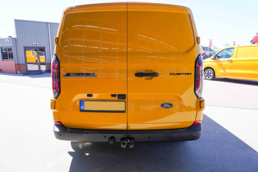 Ford E-Transit Cust. 320 L2H1 136PK Trend 65 kWh Automaat Airco | Cruise | Camera | Apple CP| Trekhaak 8 STUKS