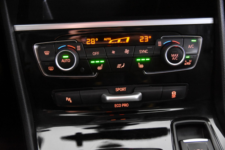 BMW 2 Serie Active Tourer 216i *1ste Eigenaar*Leer*Trekhaak*Navigatie*