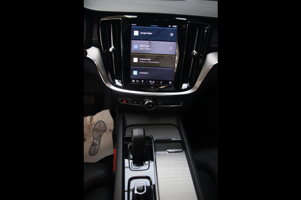 Volvo S60 2.0 B4 Ultimate Dark PANO-H&K-HUD-MEMORY-ACC-NAP