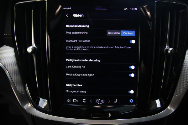 Volvo S60 2.0 B4 Ultimate Dark PANO-H&K-HUD-MEMORY-ACC-NAP