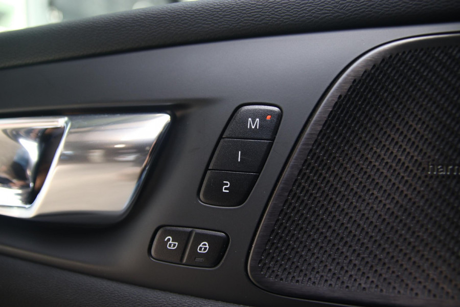 Volvo S60 2.0 B4 Ultimate Dark PANO-H&K-HUD-MEMORY-ACC-NAP