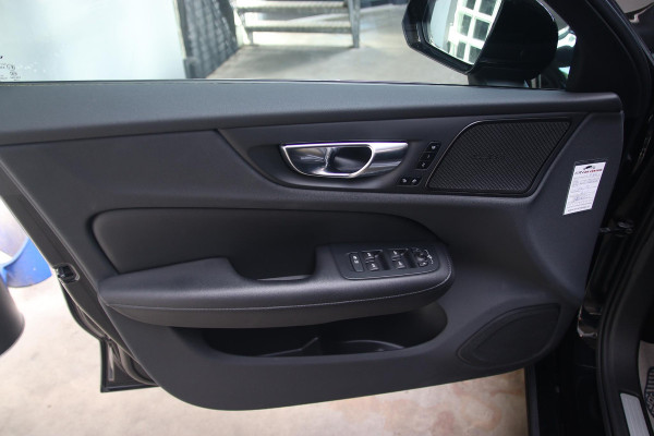 Volvo S60 2.0 B4 Ultimate Dark PANO-H&K-HUD-MEMORY-ACC-NAP