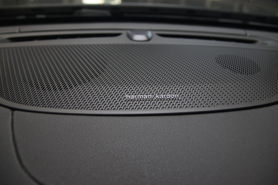 Volvo S60 2.0 B4 Ultimate Dark PANO-H&K-HUD-MEMORY-ACC-NAP