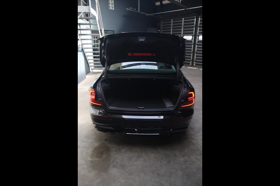 Volvo S60 2.0 B4 Ultimate Dark PANO-H&K-HUD-MEMORY-ACC-NAP