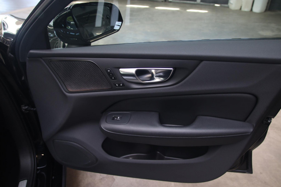 Volvo S60 2.0 B4 Ultimate Dark PANO-H&K-HUD-MEMORY-ACC-NAP