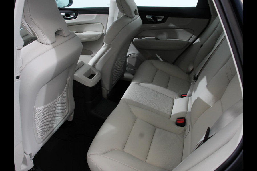 Volvo XC60 2.0 T6 Plug-in hybrid AWD Plus Bright 398 pk Full LED Adaptive Cruise Control + Pilot Assist Parkeersensoren V&A+ Camera Panaroma dak