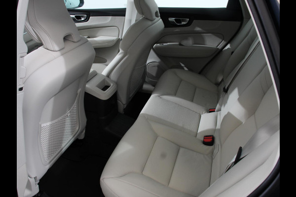 Volvo XC60 2.0 T6 Plug-in hybrid AWD Plus Bright 398 pk Full LED Adaptive Cruise Control + Pilot Assist Parkeersensoren V&A+ Camera Panaroma dak