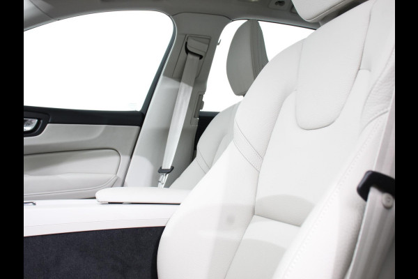 Volvo XC60 2.0 T6 Plug-in hybrid AWD Plus Bright 398 pk Full LED Adaptive Cruise Control + Pilot Assist Parkeersensoren V&A+ Camera Panaroma dak