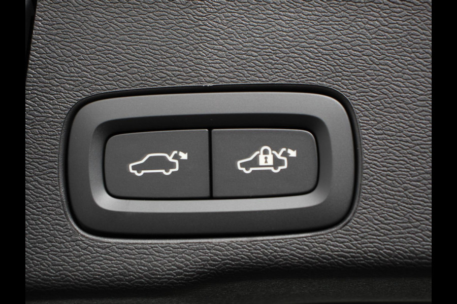 Volvo XC60 2.0 T6 Plug-in hybrid AWD Plus Bright 398 pk Full LED Adaptive Cruise Control + Pilot Assist Parkeersensoren V&A+ Camera Panaroma dak