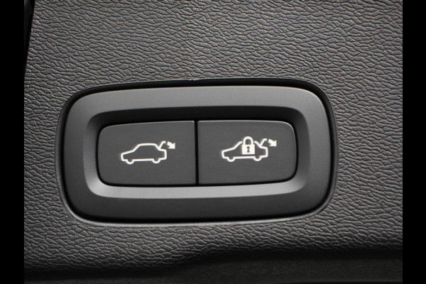 Volvo XC60 2.0 T6 Plug-in hybrid AWD Plus Bright 398 pk Full LED Adaptive Cruise Control + Pilot Assist Parkeersensoren V&A+ Camera Panaroma dak