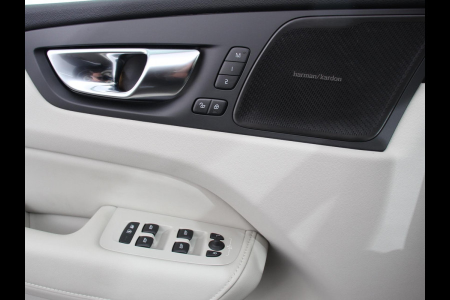 Volvo XC60 2.0 T6 Plug-in hybrid AWD Plus Bright 398 pk Full LED Adaptive Cruise Control + Pilot Assist Parkeersensoren V&A+ Camera Panaroma dak