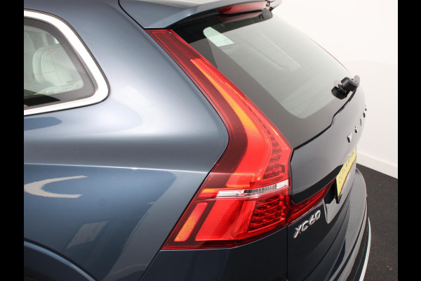 Volvo XC60 2.0 T6 Plug-in hybrid AWD Plus Bright 398 pk Full LED Adaptive Cruise Control + Pilot Assist Parkeersensoren V&A+ Camera Panaroma dak