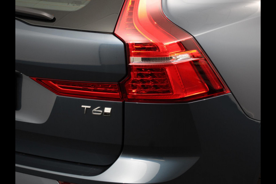 Volvo XC60 2.0 T6 Plug-in hybrid AWD Plus Bright 398 pk Full LED Adaptive Cruise Control + Pilot Assist Parkeersensoren V&A+ Camera Panaroma dak