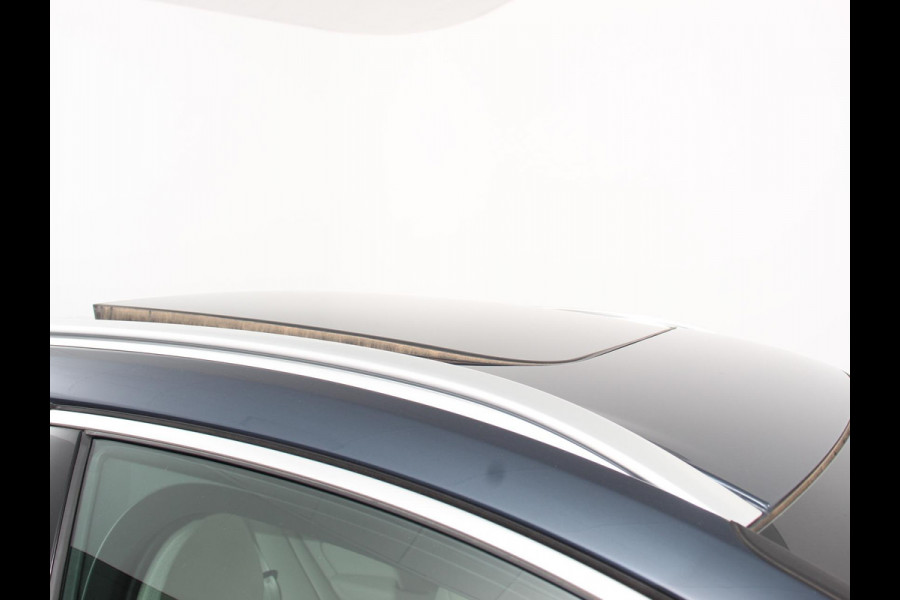Volvo XC60 2.0 T6 Plug-in hybrid AWD Plus Bright 398 pk Full LED Adaptive Cruise Control + Pilot Assist Parkeersensoren V&A+ Camera Panaroma dak