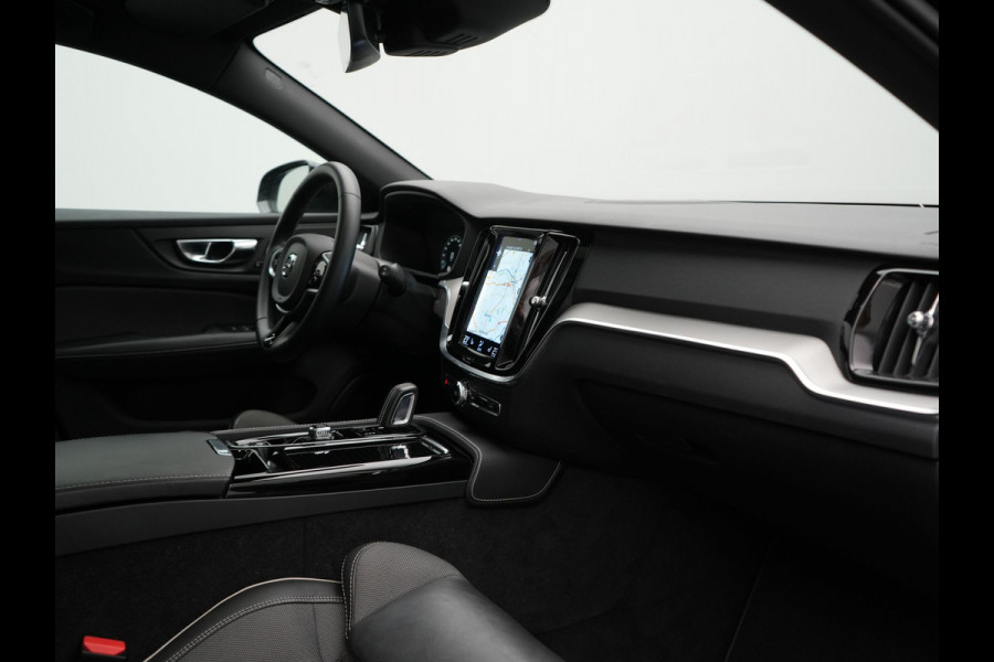 Volvo V60 T6 Recharge AWD R-Design LONG RANGE PHEV 350pk Dealer O.H. | Panodak | Camera | Harman / Kardon | Lederen Sportstoelen Memory & Verwarmd | Apple Carplay | Keyless | Stuur Verwarmd | Navigatie | DAB | 19"L.M | Plug In Hybrid |