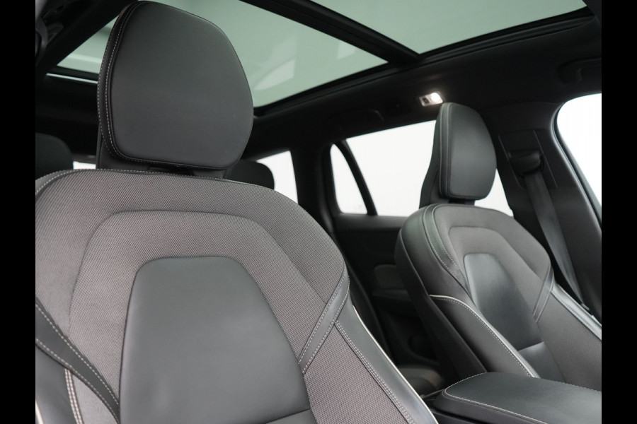 Volvo V60 T6 Recharge AWD R-Design LONG RANGE PHEV 350pk Dealer O.H. | Panodak | Camera | Harman / Kardon | Lederen Sportstoelen Memory & Verwarmd | Apple Carplay | Keyless | Stuur Verwarmd | Navigatie | DAB | 19"L.M | Plug In Hybrid |