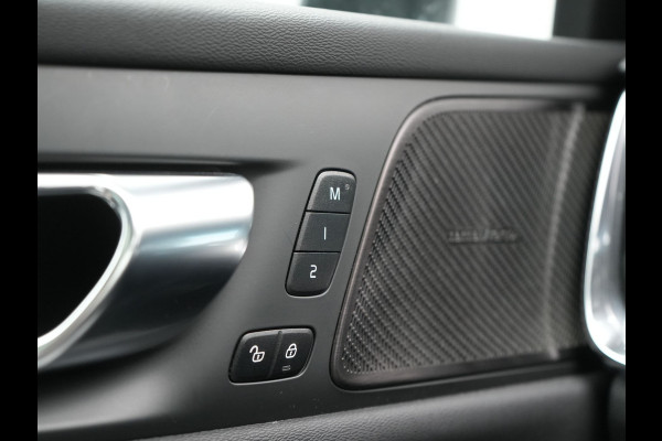 Volvo V60 T6 Recharge AWD R-Design LONG RANGE PHEV 350pk Dealer O.H. | Panodak | Camera | Harman / Kardon | Lederen Sportstoelen Memory & Verwarmd | Apple Carplay | Keyless | Stuur Verwarmd | Navigatie | DAB | 19"L.M | Plug In Hybrid |