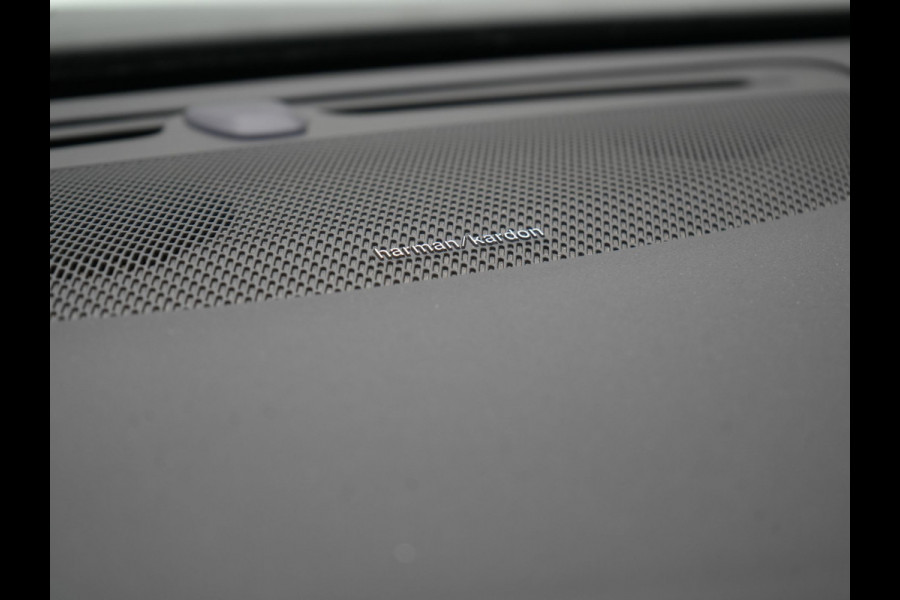 Volvo V60 T6 Recharge AWD R-Design LONG RANGE PHEV 350pk Dealer O.H. | Panodak | Camera | Harman / Kardon | Lederen Sportstoelen Memory & Verwarmd | Apple Carplay | Keyless | Stuur Verwarmd | Navigatie | DAB | 19"L.M | Plug In Hybrid |