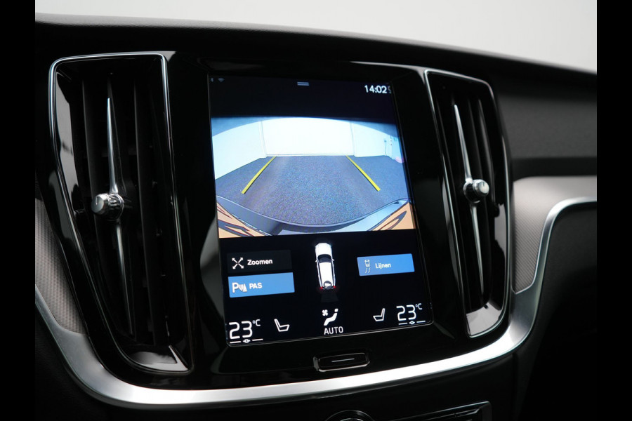 Volvo V60 T6 Recharge AWD R-Design LONG RANGE PHEV 350pk Dealer O.H. | Panodak | Camera | Harman / Kardon | Lederen Sportstoelen Memory & Verwarmd | Apple Carplay | Keyless | Stuur Verwarmd | Navigatie | DAB | 19"L.M | Plug In Hybrid |