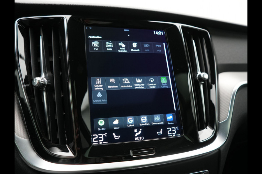 Volvo V60 T6 Recharge AWD R-Design LONG RANGE PHEV 350pk Dealer O.H. | Panodak | Camera | Harman / Kardon | Lederen Sportstoelen Memory & Verwarmd | Apple Carplay | Keyless | Stuur Verwarmd | Navigatie | DAB | 19"L.M | Plug In Hybrid |