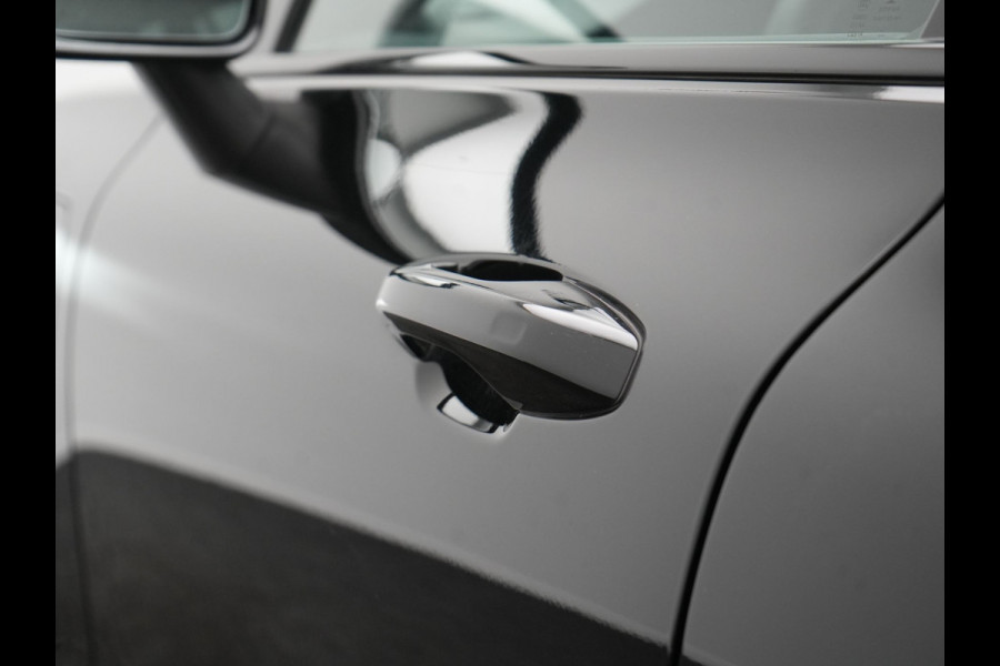 Volvo V60 T6 Recharge AWD R-Design LONG RANGE PHEV 350pk Dealer O.H. | Panodak | Camera | Harman / Kardon | Lederen Sportstoelen Memory & Verwarmd | Apple Carplay | Keyless | Stuur Verwarmd | Navigatie | DAB | 19"L.M | Plug In Hybrid |