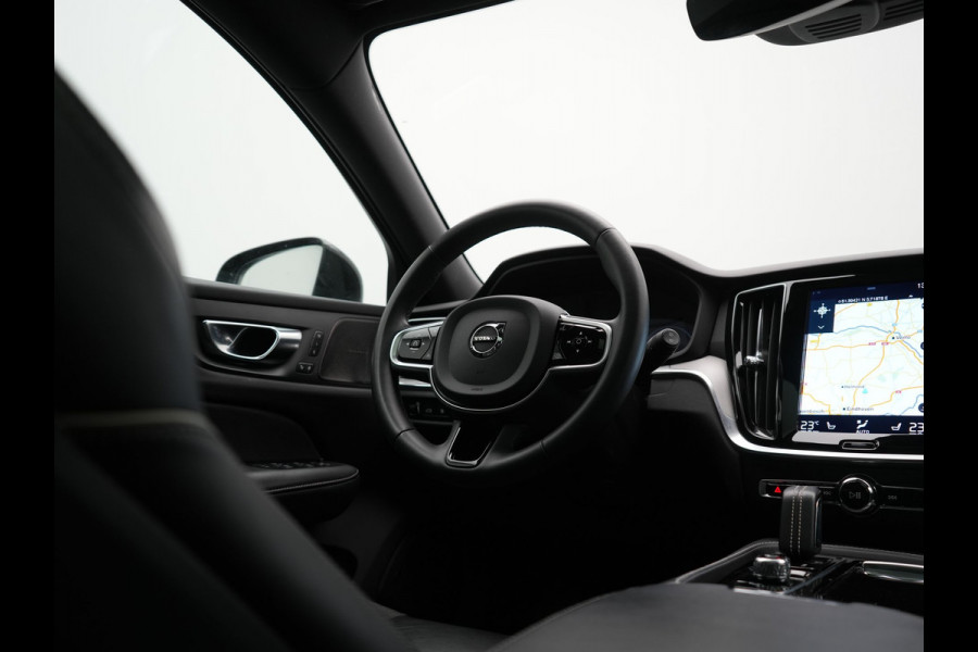 Volvo V60 T6 Recharge AWD R-Design LONG RANGE PHEV 350pk Dealer O.H. | Panodak | Camera | Harman / Kardon | Lederen Sportstoelen Memory & Verwarmd | Apple Carplay | Keyless | Stuur Verwarmd | Navigatie | DAB | 19"L.M | Plug In Hybrid |